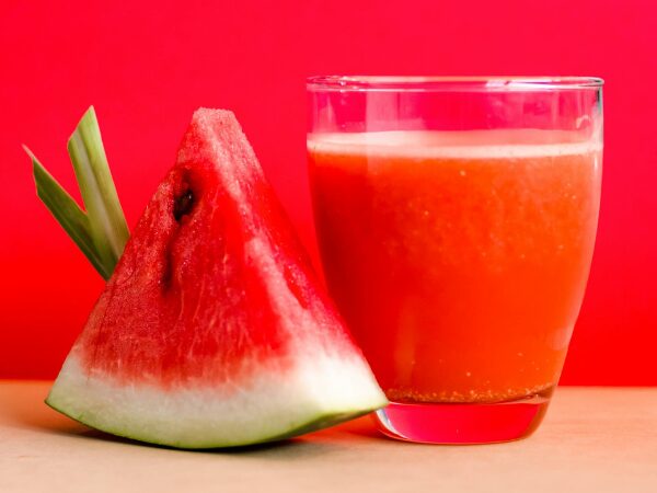 ANGURIA, FRUTTO DELL’ESTATE: PROPRIETÀ CALORIE E RICETTE