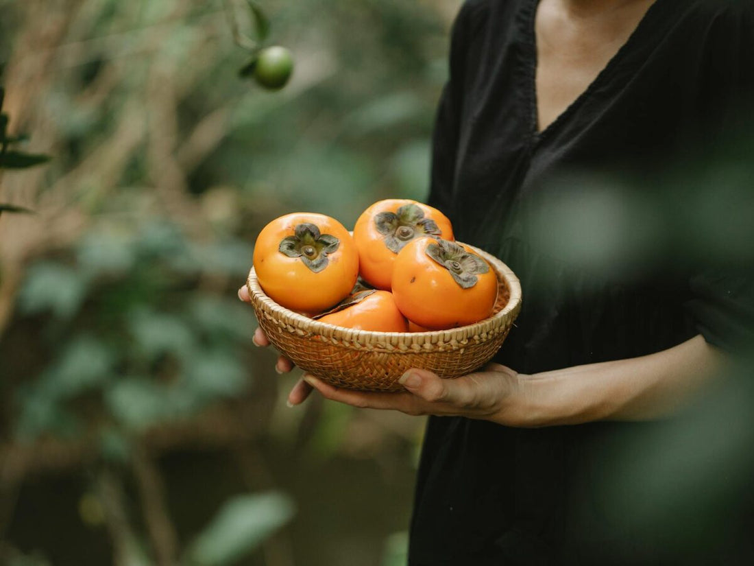 Ricette dolci con i cachi, proprietà e benefici di questo frutto autunnale