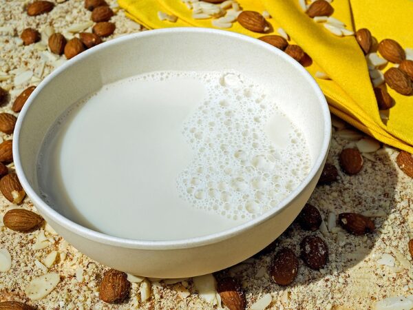 Ricette con il latte di mandorla: idee sane e gustose