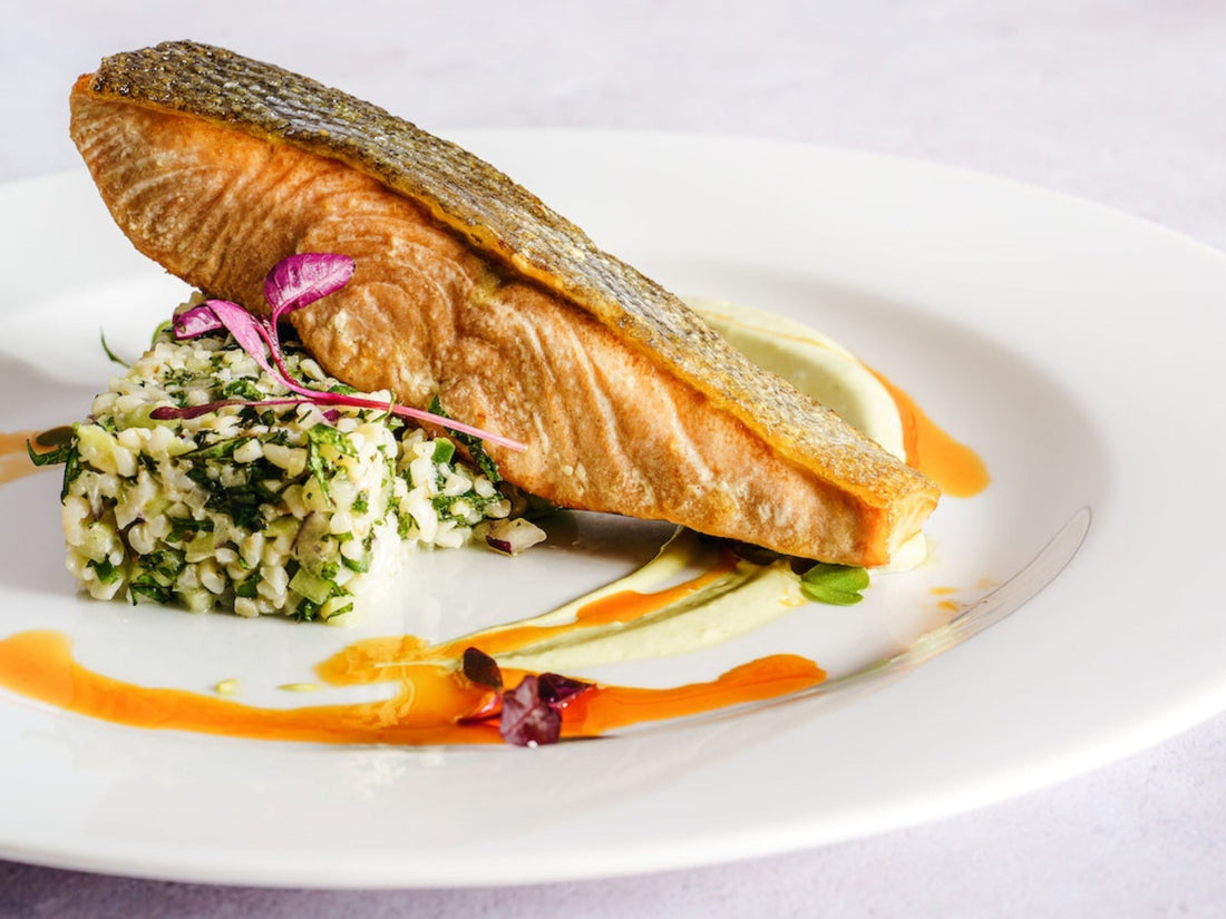 RICETTE PRIMAVERILI: SALMONE IN CROSTA DI MANDORLE SU CREMA DI PORRI E LIME