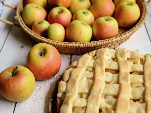 TORTA DI MELE, LA RICETTA AUTUNNALE PERFETTA PER UN DOLCE CLASSICO E SEMPLICE
